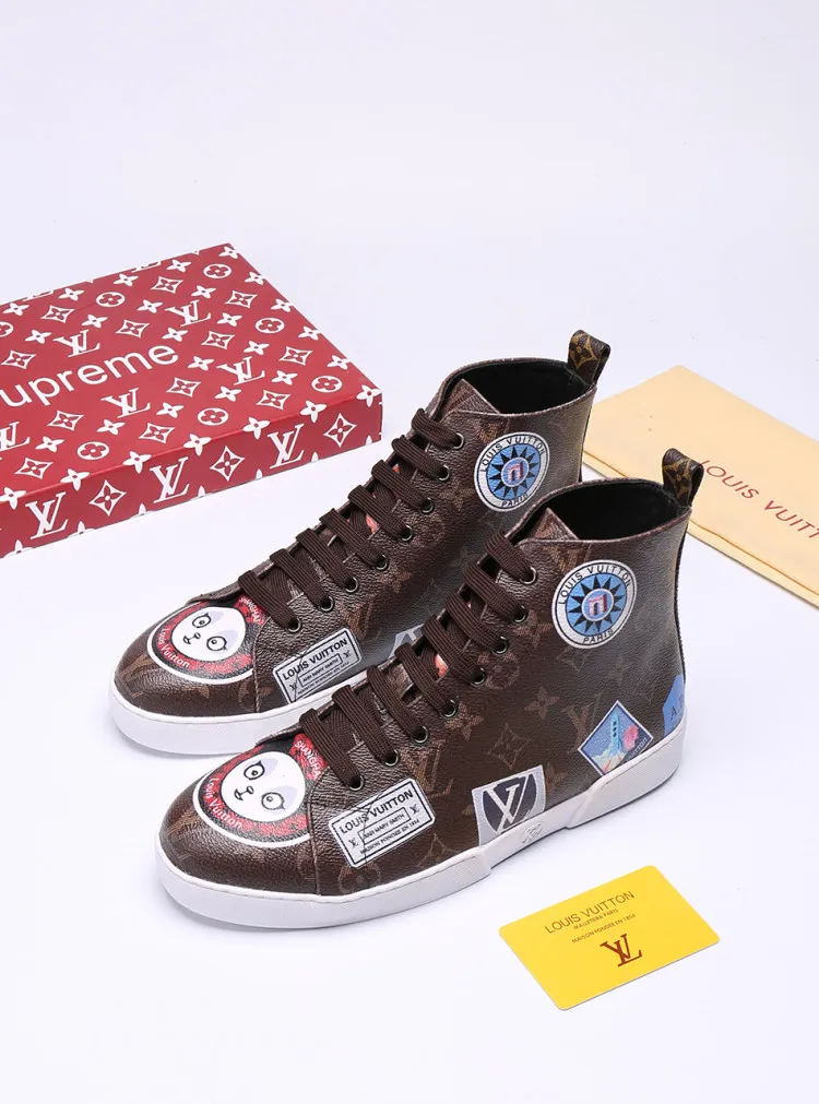 Factory price: 400💰 [LV] Animal series limited edition high-top sports shoes for men, L classic print, new autumn and winter style, original replica, 1:1 Counter quality, the fabric is Italian 🇮🇹 imported cowhide ➕🇮🇹 pure sheepskin lining ➕ original outsole, 🔍🔍 high quality, you can go in and out of the counter at will, welcome to compare, the outsole line will never be unglued, all sellers are welcome to sell in the picture above, can be shipped in one piece, code number: 38-44 (45 codes can be customized)